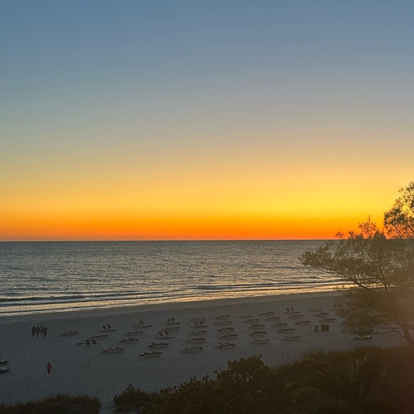 Meet your Posher! - Picture 1 of 3